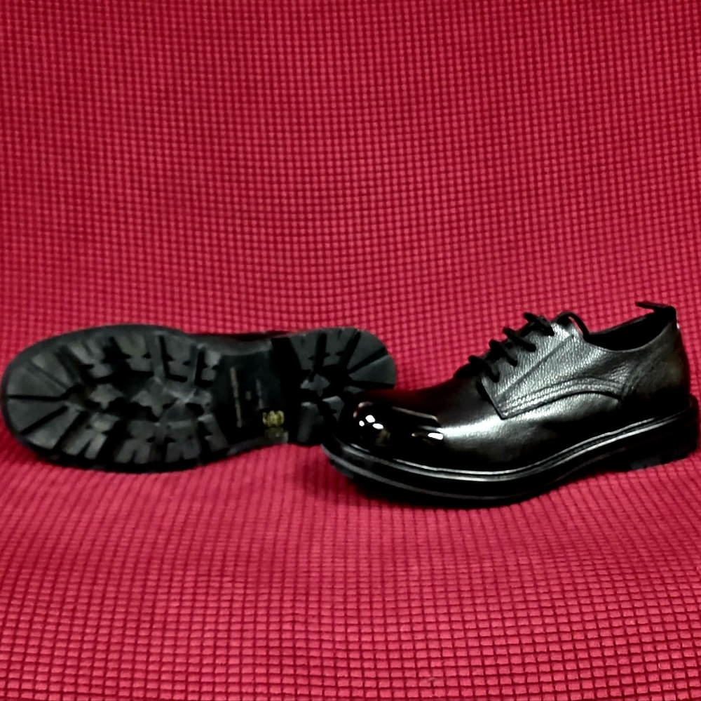 Alexander McQueen Glossy Black Derbys LIKE NEW - Picture 2 of 4